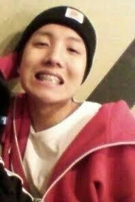 hobitoteamo's tweet photo. Hobi con brackets es lo mas lindo y adorable que han presenciado mis ojos💕🥺 https://t.co/CwFbvfOqrW