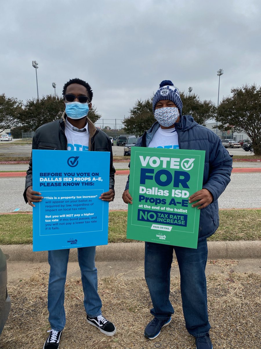 Just a few public education supporters at Red Bird Mall for the Ride In For A New America - Souls To Thee Polls caravan!  If you see us at the polls, give us a wave! 👋