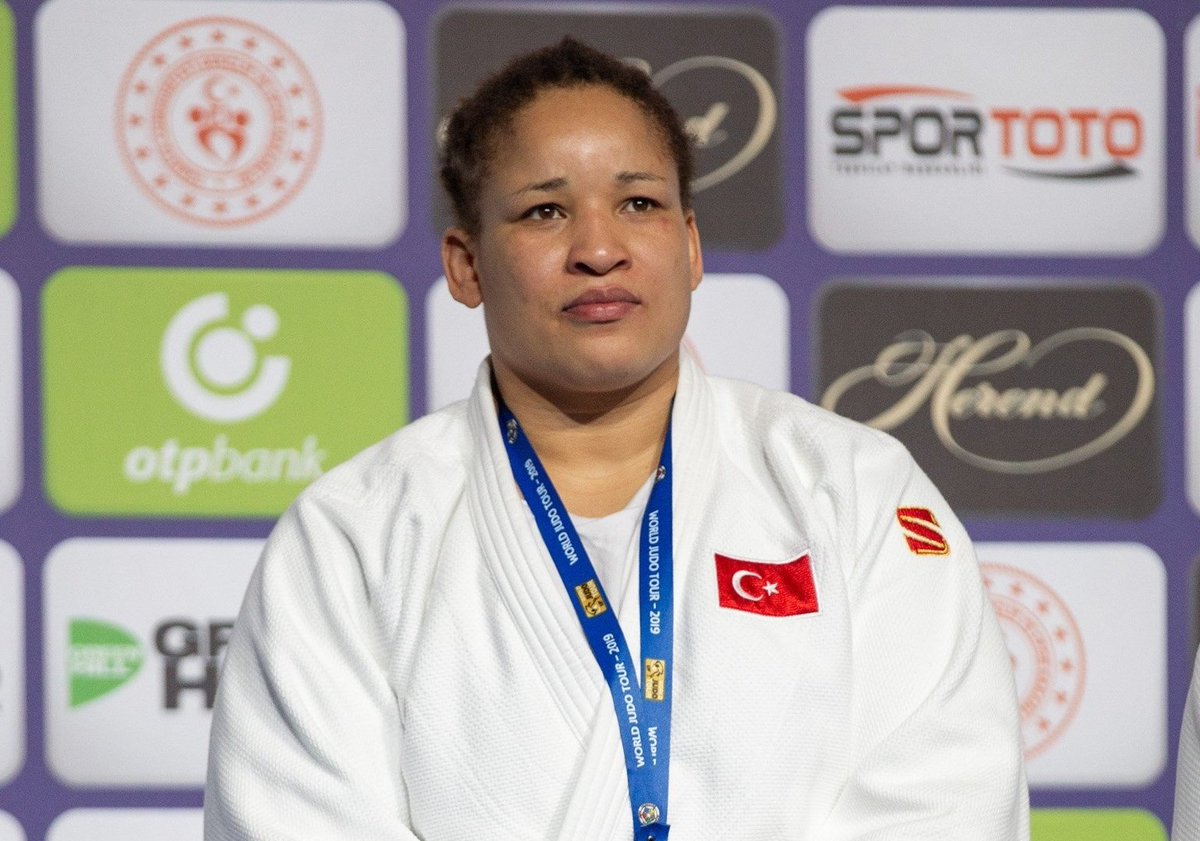 Milli judocumuzdan altın madalya🥇

Budapeşte’de gerçekleştirilen Grand Slam’de +78 kiloda mücadele eden başarılı sporcumuz Kayra Sayit, finalde Tunuslu rakibi Nihel Cheikh Rouhou’yu mağlup ederek şampiyonluk ipini göğüsledi👏🇹🇷🥋