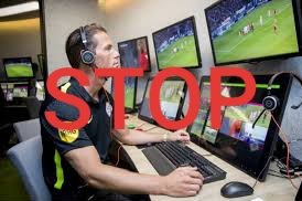 Strateeg10's tweet image. Wanneer je denkt dat het zeker geen buitenspel is, is dat het wel en wanneer je het vermoeden hebt dat het buitenspel is, is dat het juist niet. #stopdevar