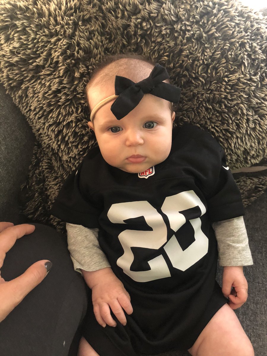 kroneill's tweet photo. #raidernation mom and baby vibes @Raiders @derekcarrqb @iAM_JoshJacobs @NFL https://t.co/Z2wPGxKQAw