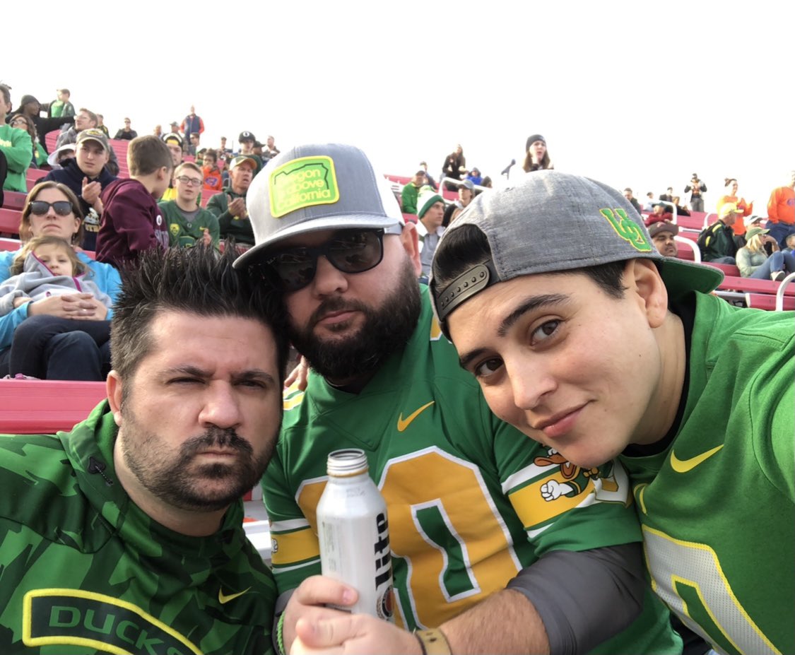 GDH415's tweet image. Happy Birthday to the best road game buddy, @quack_attack22!!! 🎂🍻🦆

So far we’ve done Michigan, Wyoming, Nebraska, Nevada, Texas, &amp;amp; California... I can’t wait to see where we tailgate next. Much love to ya, buddy! 

#GoDucks #GoMike
