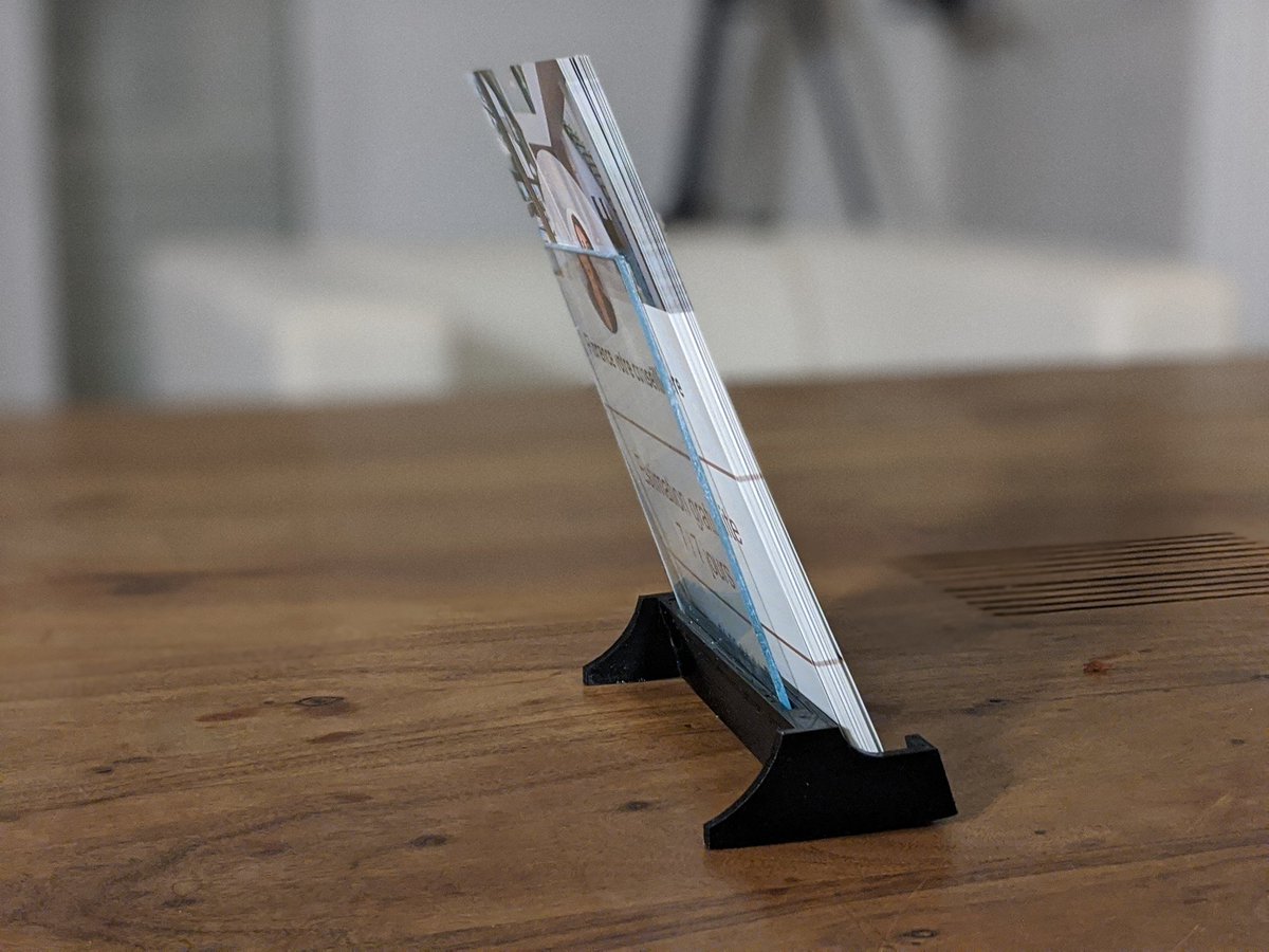 elcp72's tweet photo. Petite modélisation ce weekend d'un support de flyers A5
#impression3d avec du filament #draftplast de
@emotiontech et du plexi 2,5mm de Castorama
#maker https://t.co/vNWOwzhEF8