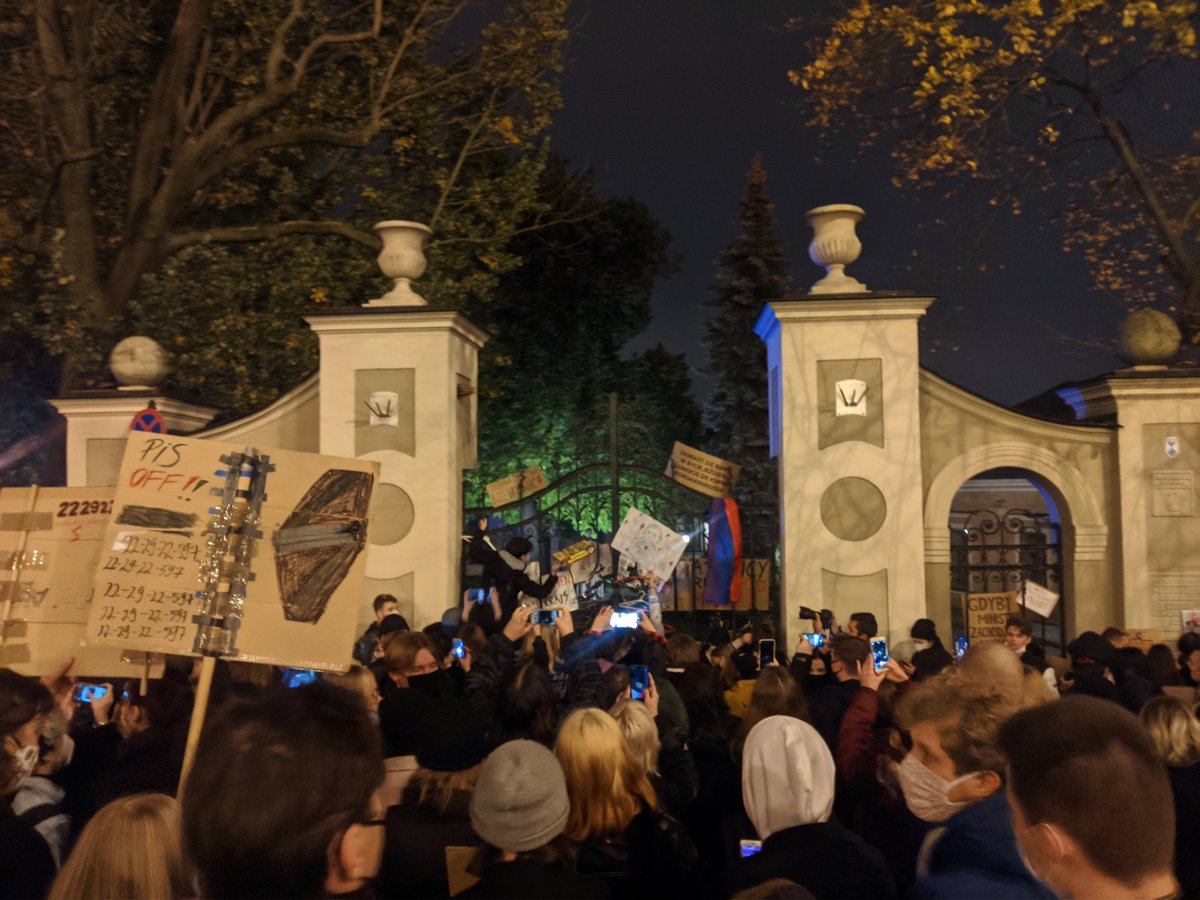 dmaciekd's tweet image. #StrajkKobiet w Lublinie

Pełno ludzi na ulicach,  trzymajcie się dziewczyny!