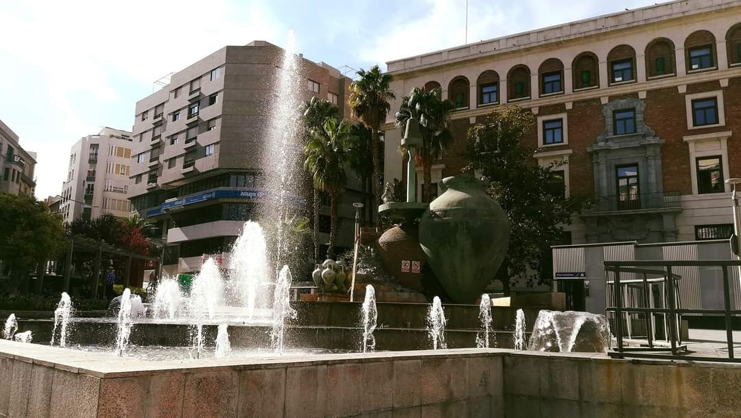 ClaritasTurismo's tweet photo. ♻️ Plaza de los botijos
❤️Plaza de la Constitución https://t.co/GGz7mjrjn5