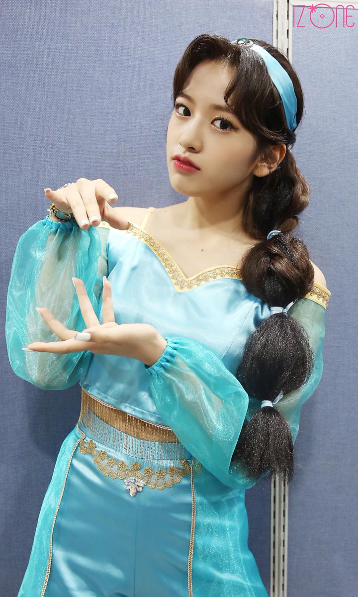 sunshine babies Choerry and Yujin as Jasmine from Aladdin