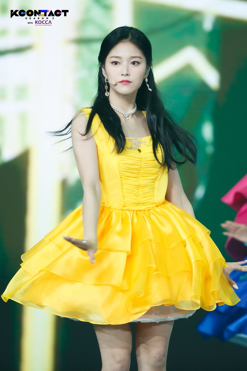 both of them can beat you to pulp. Hyunjin and Eunbi as Belle from Beauty and the Beast