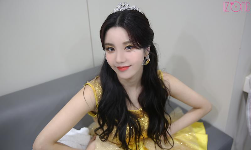 both of them can beat you to pulp. Hyunjin and Eunbi as Belle from Beauty and the Beast