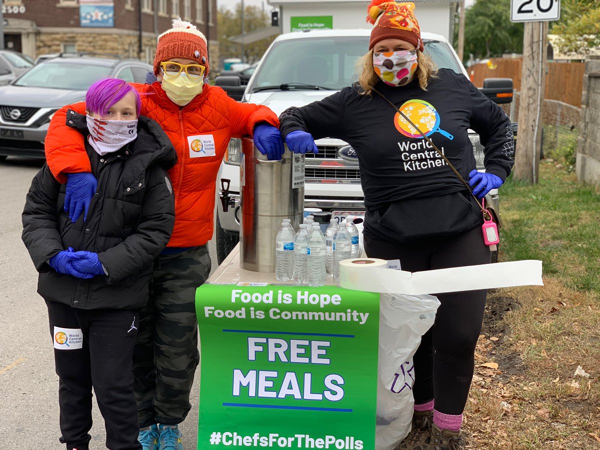 jackiroxxx's tweet photo. it was such a pleasure to feed Kansas City KS yesterday, look for more #chefsforthepolls with @WCKitchen @chefjoseandres around KC thru Election Day! #feedpeople #wck #foodishope #foodiscommunity #daganisrad #stairwaytocravin https://t.co/1rjHKhZrh8