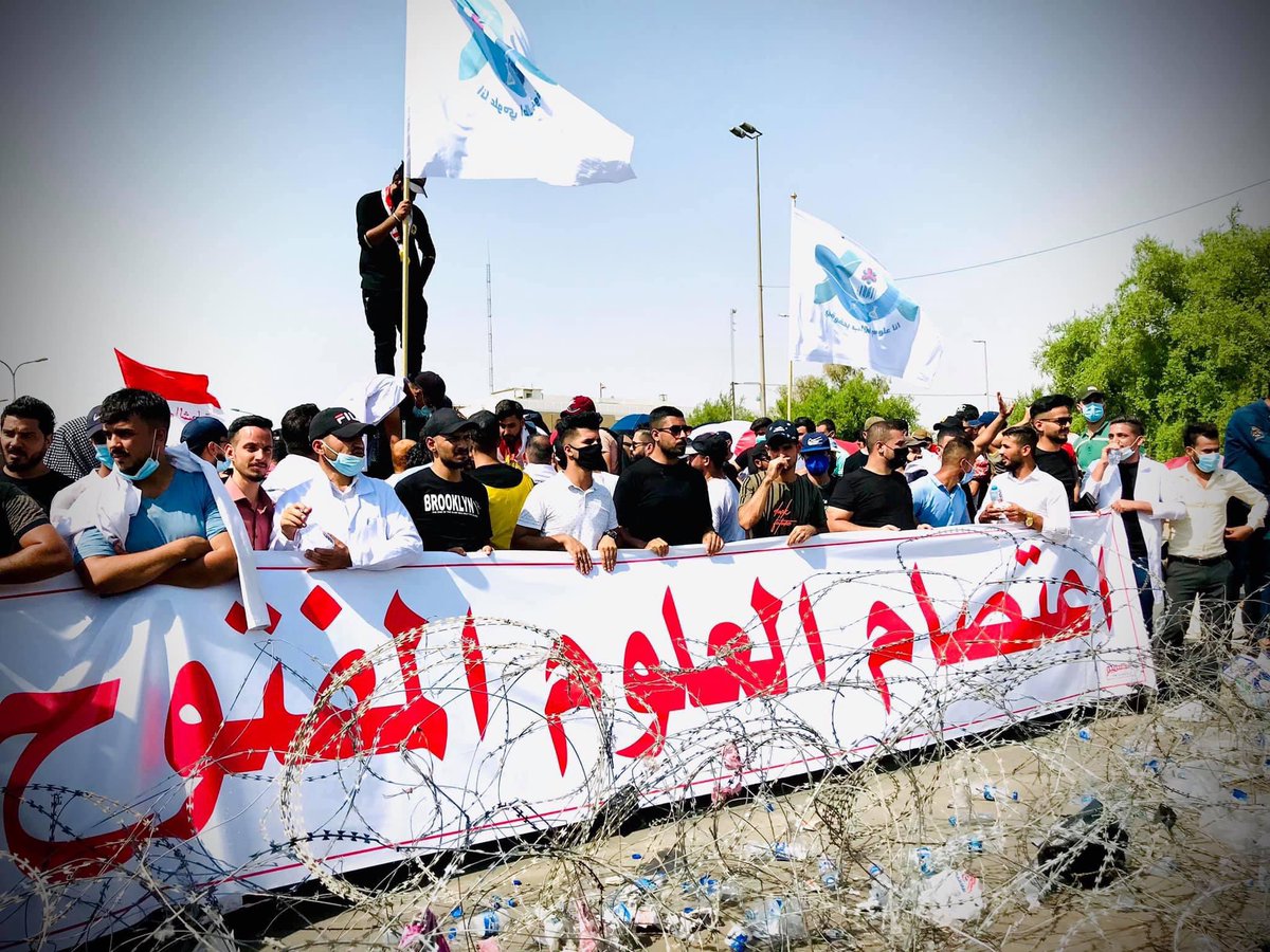 ___9ah's tweet photo. معتصمي العلوم امام وزارة 
 الصحة منذ 5 اشهر ولحد الان لاتوجد استجابة من وزارة الصحة 
علماً اننا نطالب بشمولنا بقانون الاقتراض 
العلوم هي شرارة الثورة 
العلوم هي شرارة ثورة الخريجين 
#انصفونا_والا
#جسر_الجمهوريه 
#ثوره_اكتوبر
#غرد_بالعلم_العراقي
#ثوره_تشرين
#تشرين_رعب_للفاسدين https://t.co/mncxc3g82r