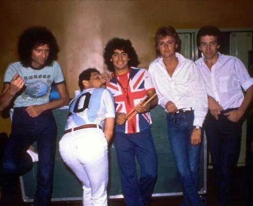 StayBlessedd__'s tweet photo. Queen 1981 https://t.co/tNCPrhsJcp