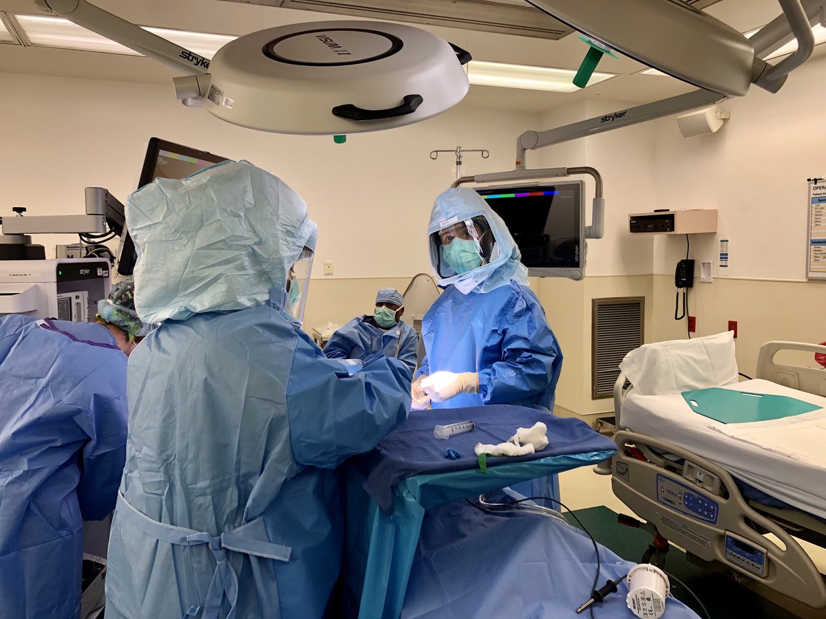 traumamd1's tweet image. Thanks to ⁦@covhs⁩ OR staff, Tech, anesthesiologists, residents like Dr. Adan Castrodad ⁦@TTUHSCSurgery⁩ &amp;amp; nurses  who selflessly work everyday to to help surgical patients with #COVID19 . Be a #U07.1 fighter.  Suit up, mask up 💪
