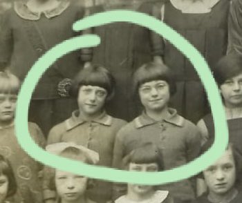 AnfieldRPMusic's tweet photo. My friend @ESuttonS has sent me these beautiful photos of her husbands Nan and her twin sister when they were pupils @AnfieldPrimary the first is 1916, the second 1922. They were the Vernon twins. They started their Anfield journey aged 5 and left when they were 14 https://t.co/gSVaG4PFyd