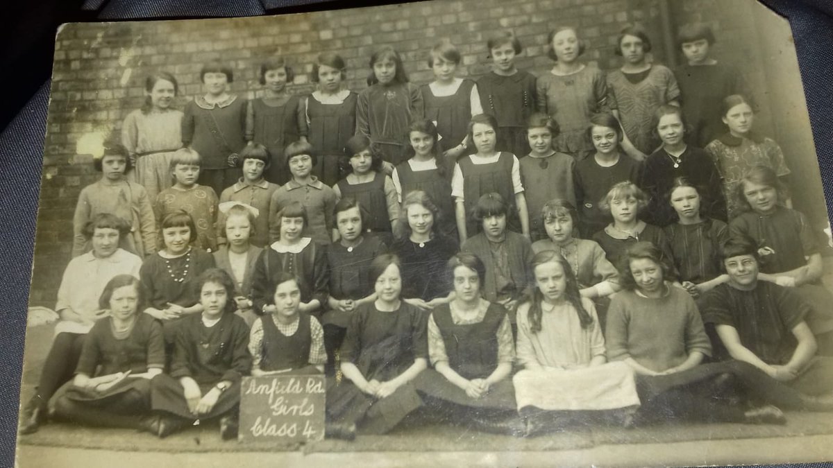 AnfieldRPMusic's tweet photo. My friend @ESuttonS has sent me these beautiful photos of her husbands Nan and her twin sister when they were pupils @AnfieldPrimary the first is 1916, the second 1922. They were the Vernon twins. They started their Anfield journey aged 5 and left when they were 14 https://t.co/gSVaG4PFyd