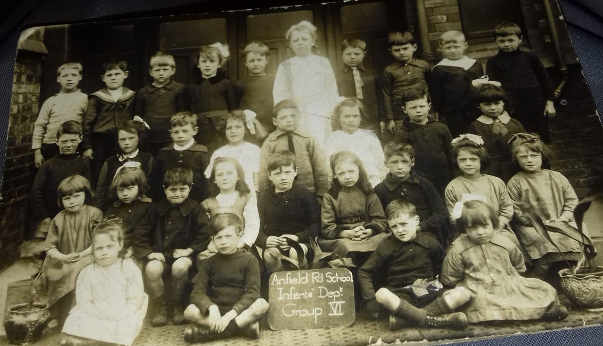 AnfieldRPMusic's tweet photo. My friend @ESuttonS has sent me these beautiful photos of her husbands Nan and her twin sister when they were pupils @AnfieldPrimary the first is 1916, the second 1922. They were the Vernon twins. They started their Anfield journey aged 5 and left when they were 14 https://t.co/gSVaG4PFyd