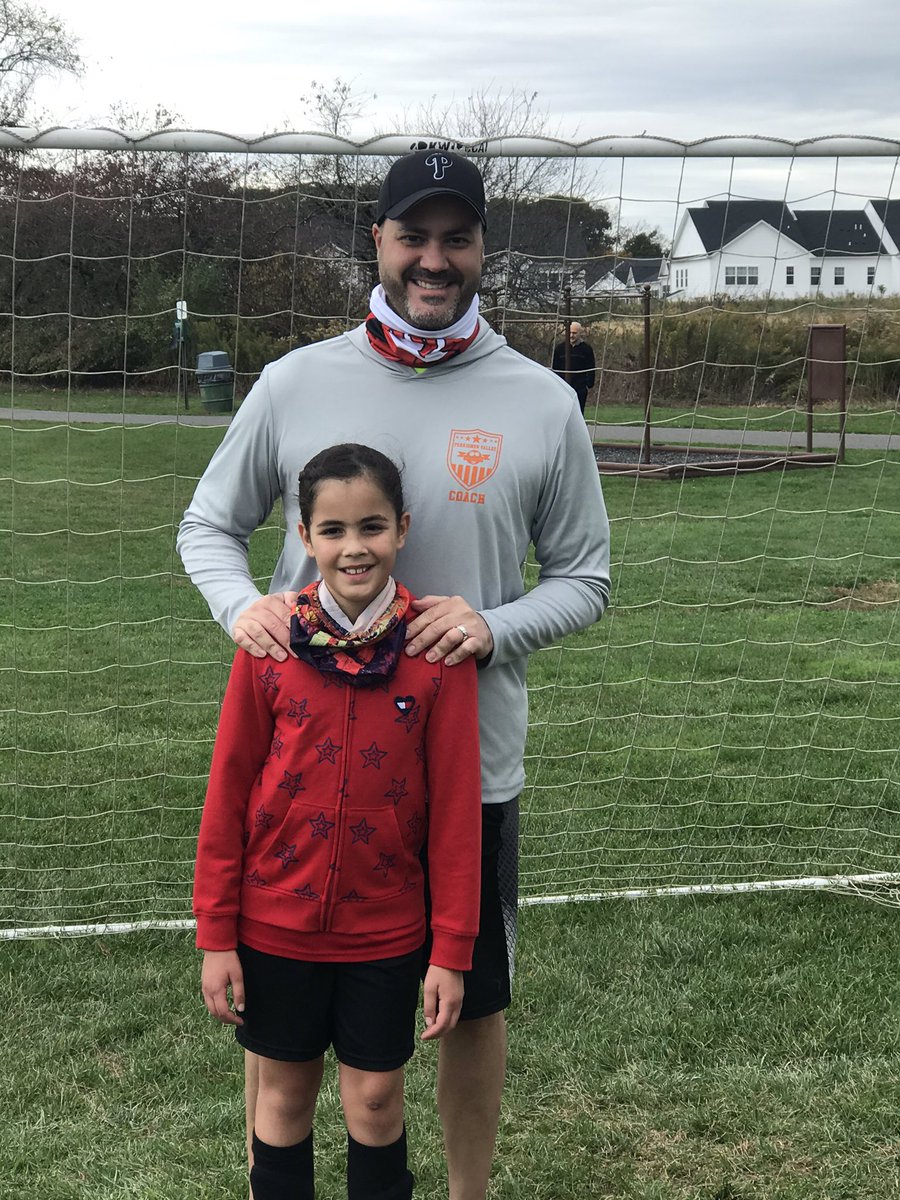 madrededostv's tweet photo. Mi pareja favorita!! 
Por primera vez #daddy como dice #mimayela participó activamente en soccer. Este año fue #safetyrep por distanciamiento social y por protocolos de seguridad ante #covid19. Tengo mucha satisfacción y alegría  al verlos tan unidos.#madrededostv @RullanT62 https://t.co/CyUnQpHULV