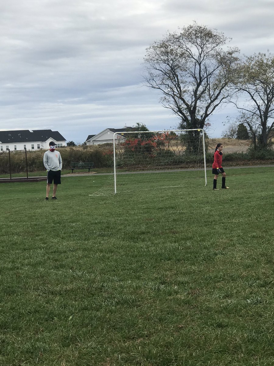 madrededostv's tweet photo. Mi pareja favorita!! 
Por primera vez #daddy como dice #mimayela participó activamente en soccer. Este año fue #safetyrep por distanciamiento social y por protocolos de seguridad ante #covid19. Tengo mucha satisfacción y alegría  al verlos tan unidos.#madrededostv @RullanT62 https://t.co/CyUnQpHULV