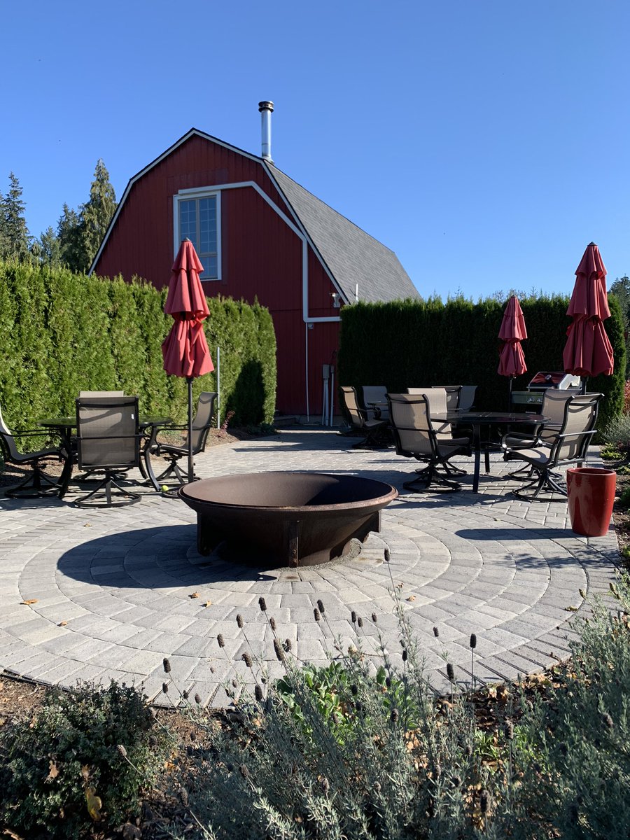 puddingriver's tweet photo. Crisp fall day perfect for wine tasting before a busy work week. We’re open and pouring a couple new vintages that you don’t want to miss!
#Oregon #wine https://t.co/KZn2JKyJG8