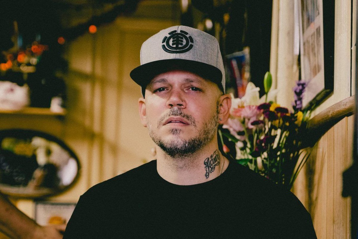REMEZCLA's tweet photo. Residente will be writing &amp; directing for TV &amp; film projects in new Sony partnership: The Calle 13 frontman teams up with Sony Music Latin to tell more on-screen Latinx stories.
https://t.co/gkkI4B5TUQ https://t.co/pSMpXZe8eB