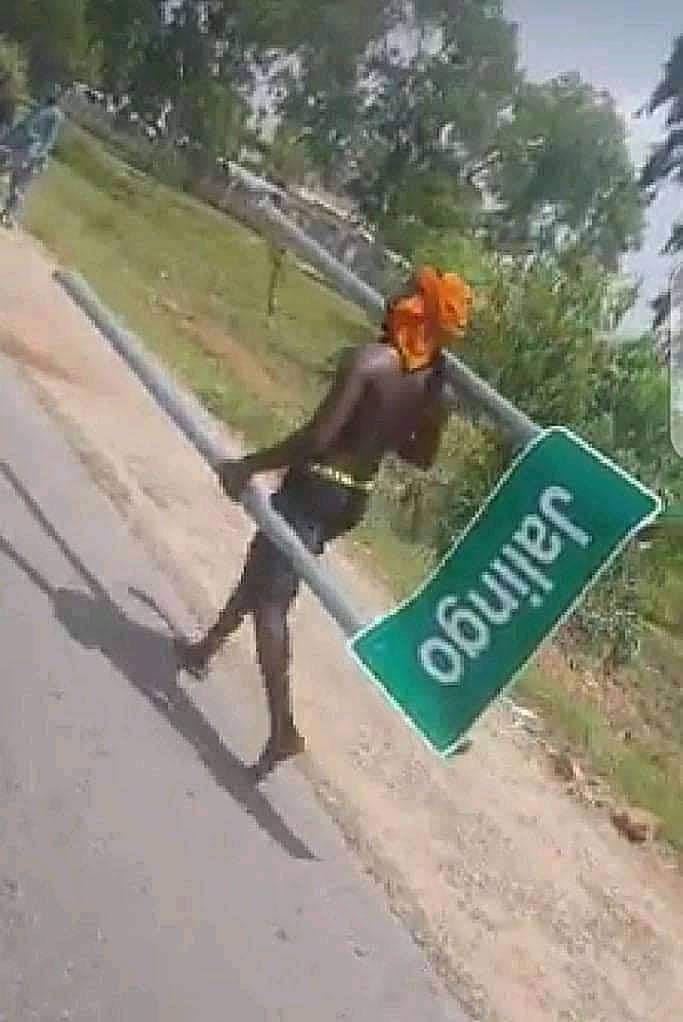 Iam_kwarare's tweet image. Mad people everywhere🤣😂
#ARSLEI
#basedonwhat