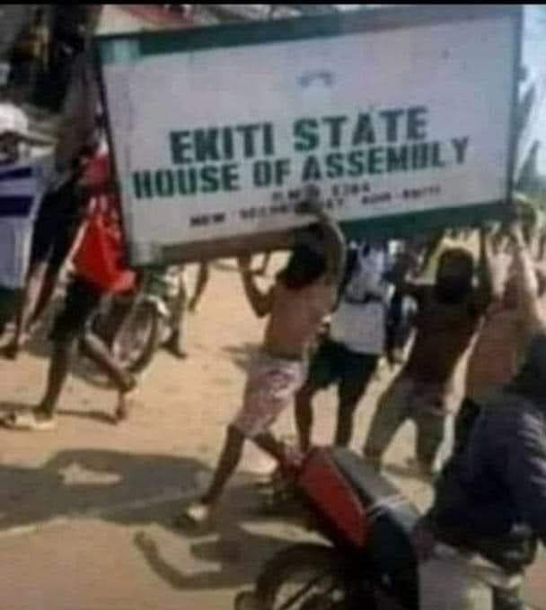 Iam_kwarare's tweet image. Mad people everywhere🤣😂
#ARSLEI
#basedonwhat