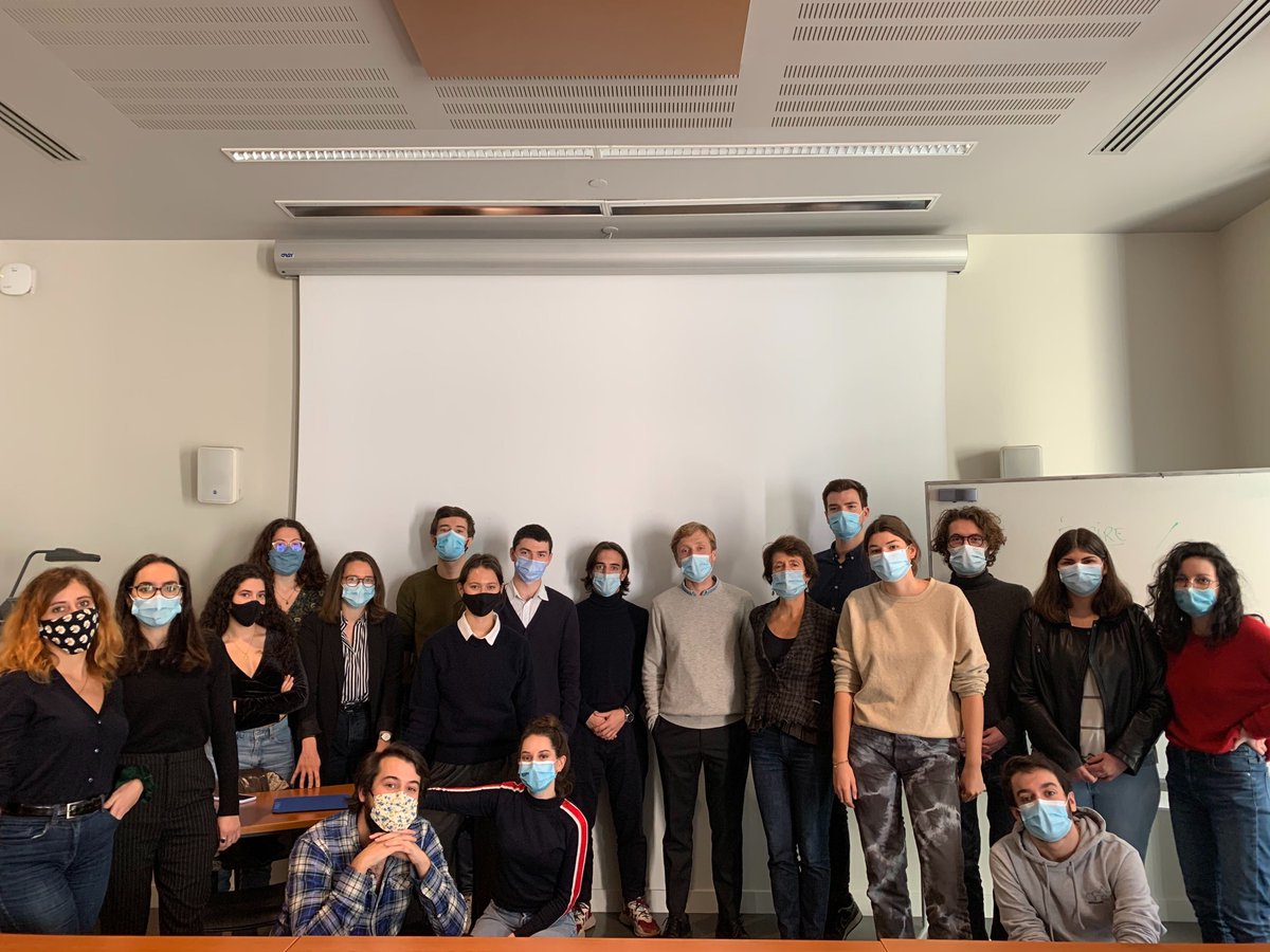 PitardCatherine's tweet photo. Exploration de l’#esport avec Thomas Gavache, CEO de @GoodGameManagement et le @master2dmc, Panthéon Sorbonne : #jeux, #nouveauxbusinessmodels, #audience15-34. Le Graal pour les #marques. Une évangélisation qui va susciter des vocations d’»#esportsenthusiasts ». Merci Thomas! ! https://t.co/qpj3Vjk5gd