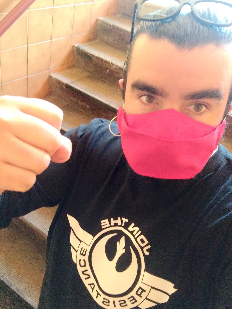 Rockdrigox's tweet photo. Ya... estamos listos!
La anecdota del dia... voy llegando y un milico me queda mirando y me dice, "llegรณ uno de la resistencia"
#StarWars
#jointheresistancetaskforce
#Apruebo
#AprueboConMiLapizAzul
#Plebiscito2020
#PlebiscitoChile https://t.co/pP6MiTBEWG