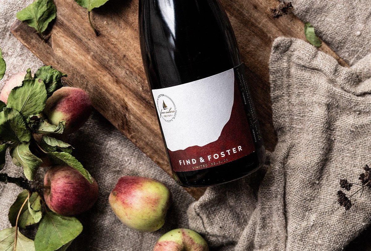 The clocks have gone back and we’ve gone into full hibernation mode, enjoying some of our new #naturalcider arrivals 🍂 Including @findcider Method Traditionale, @wildingcider Stoke Red & @ButfordCider Aurora Perry 🍎 Shop here: pipersfarm.com/collections/new #clocksgoback