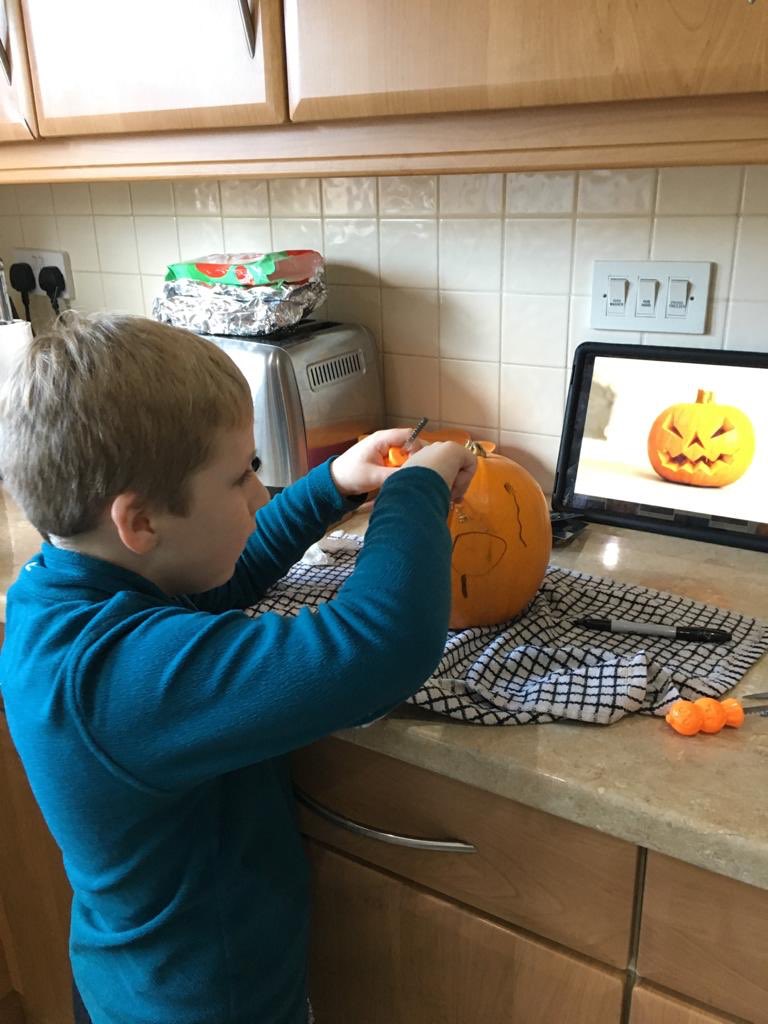 MellingScouts's tweet photo. Logan from our Beaver Section has had a great weekend picking and carving his pumpkins ahead of Altsides Halloween Camp at Home / Den Build next week 👏👏👏👏 https://t.co/UQsl7l9Ddo