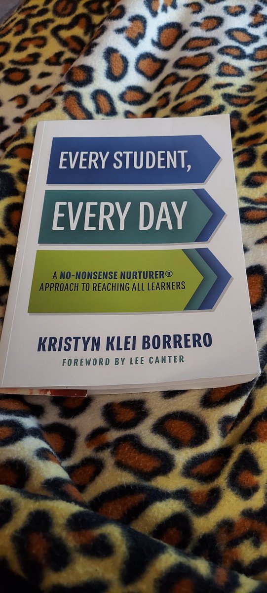 AmandaCuster3's tweet photo. Rainy Sunday = reading time! https://t.co/AaoOACSVOR