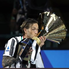 FBianconers's tweet photo. Felicissima d vederti titolare @fbernardeschi ❤😍⚽💪👏🤙Ti voglio bene Fede💗💖Sempre cn te #Chicco💞💝🤍🖤Forza Fede⚪⚫#bernardeschi #FB33 #W8NDERFUL Forza ragazzi👊#Stron9er #25ottobre #JuveVerona #SerieA #FinoAllaFine #ForzaJuve #Courmayeur #Costazzurra #noi💕👩❤️💋👨#26Ottobre💟 https://t.co/uYdVHjIjVI