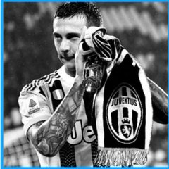 FBianconers's tweet photo. Felicissima d vederti titolare @fbernardeschi ❤😍⚽💪👏🤙Ti voglio bene Fede💗💖Sempre cn te #Chicco💞💝🤍🖤Forza Fede⚪⚫#bernardeschi #FB33 #W8NDERFUL Forza ragazzi👊#Stron9er #25ottobre #JuveVerona #SerieA #FinoAllaFine #ForzaJuve #Courmayeur #Costazzurra #noi💕👩❤️💋👨#26Ottobre💟 https://t.co/uYdVHjIjVI