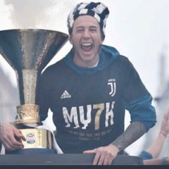 FBianconers's tweet photo. Felicissima d vederti titolare @fbernardeschi ❤😍⚽💪👏🤙Ti voglio bene Fede💗💖Sempre cn te #Chicco💞💝🤍🖤Forza Fede⚪⚫#bernardeschi #FB33 #W8NDERFUL Forza ragazzi👊#Stron9er #25ottobre #JuveVerona #SerieA #FinoAllaFine #ForzaJuve #Courmayeur #Costazzurra #noi💕👩❤️💋👨#26Ottobre💟 https://t.co/uYdVHjIjVI
