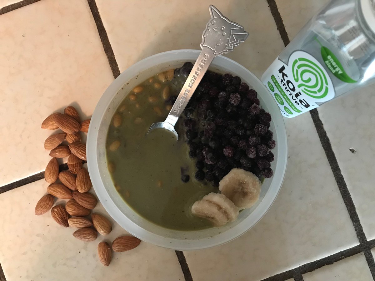 Master_Amoeba's tweet photo. Starting the day strong with a plant-based power bowl
1/2 Koia Thrive Matcha Energy
2 tsp flaxmeal
44g organic soybeans
35-37g organic Job's tears (whole grain)
28g organic almonds
1/2 cup TJ's wild blueberries
Frozen banana slices
#koiakrew #krewmission7 https://t.co/kjlbeHJFsJ