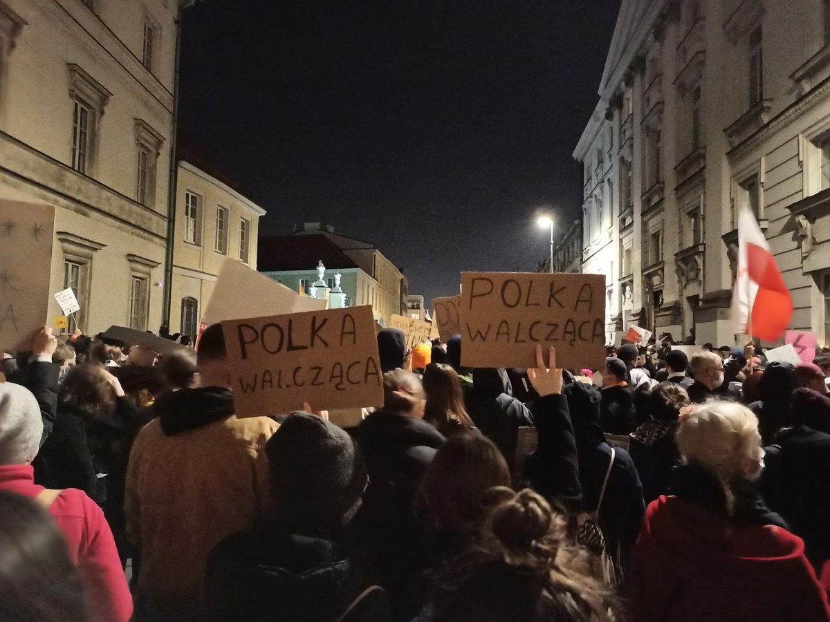 TerryReintke's tweet photo. The 4th day of protest after the de facto ban of abortion was declared by the unconstitutional “constitutional court” in Poland.

Each day, thousands are in the streets.

What a strong sign of resistance.

YOU ARE A TRUE INSPIRATION.

Love and solidarity 🖤⚡️

#WyrokNaKobiety https://t.co/CCOKS0rr4M
