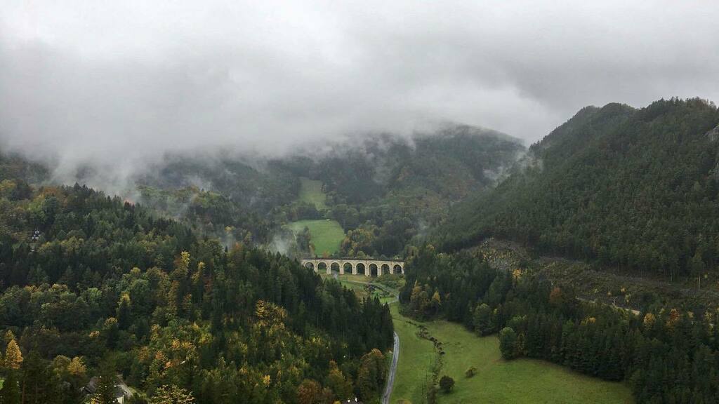 SaschaAminger's tweet photo. Nebel 🌁
.
#shotoniphone #snapchat👻 #snapchatkamera #snapchatcamera #fotografie #photography #landschaft #landschaftsfotografie #landscape #landscapephotography #nebel #fog #thefog #bewölkt #cloudy #lightroom #niederösterreich #semmering #carlrittervon… https://t.co/36GIW5c4C2 https://t.co/xjoVbYuZmj