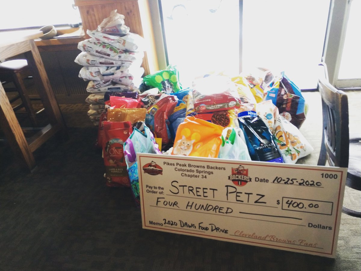 PPBrownsBackers's tweet photo. A successful dog food drive with food and cash donations for @STREETPETZ. #giveten #GoBrowns  #dogfooddrive #ppbb https://t.co/z6wQo72byr