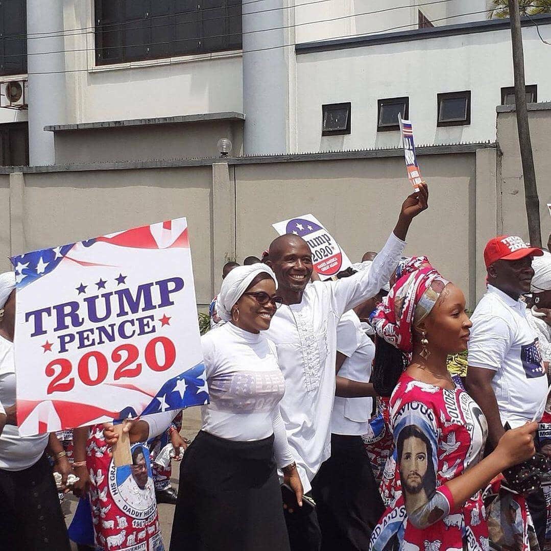 topebanter's tweet image. Dear Nigerian Pastors, 

Is this a spirit-led campaign for Donald Trump? Not even this period😳

Today in Anambra State, Rev. Hezikaih of Living Christ Mission Inc led his church members to campaign and pray for Donald Trump for his next election🤦🏿‍♂️ #EndSARS  #basedonwhat