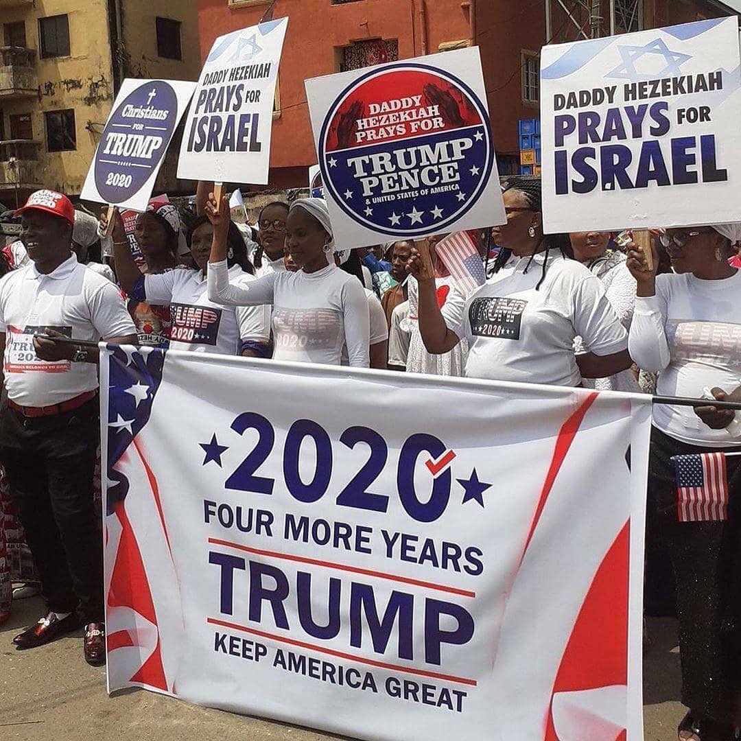 topebanter's tweet image. Dear Nigerian Pastors, 

Is this a spirit-led campaign for Donald Trump? Not even this period😳

Today in Anambra State, Rev. Hezikaih of Living Christ Mission Inc led his church members to campaign and pray for Donald Trump for his next election🤦🏿‍♂️ #EndSARS  #basedonwhat