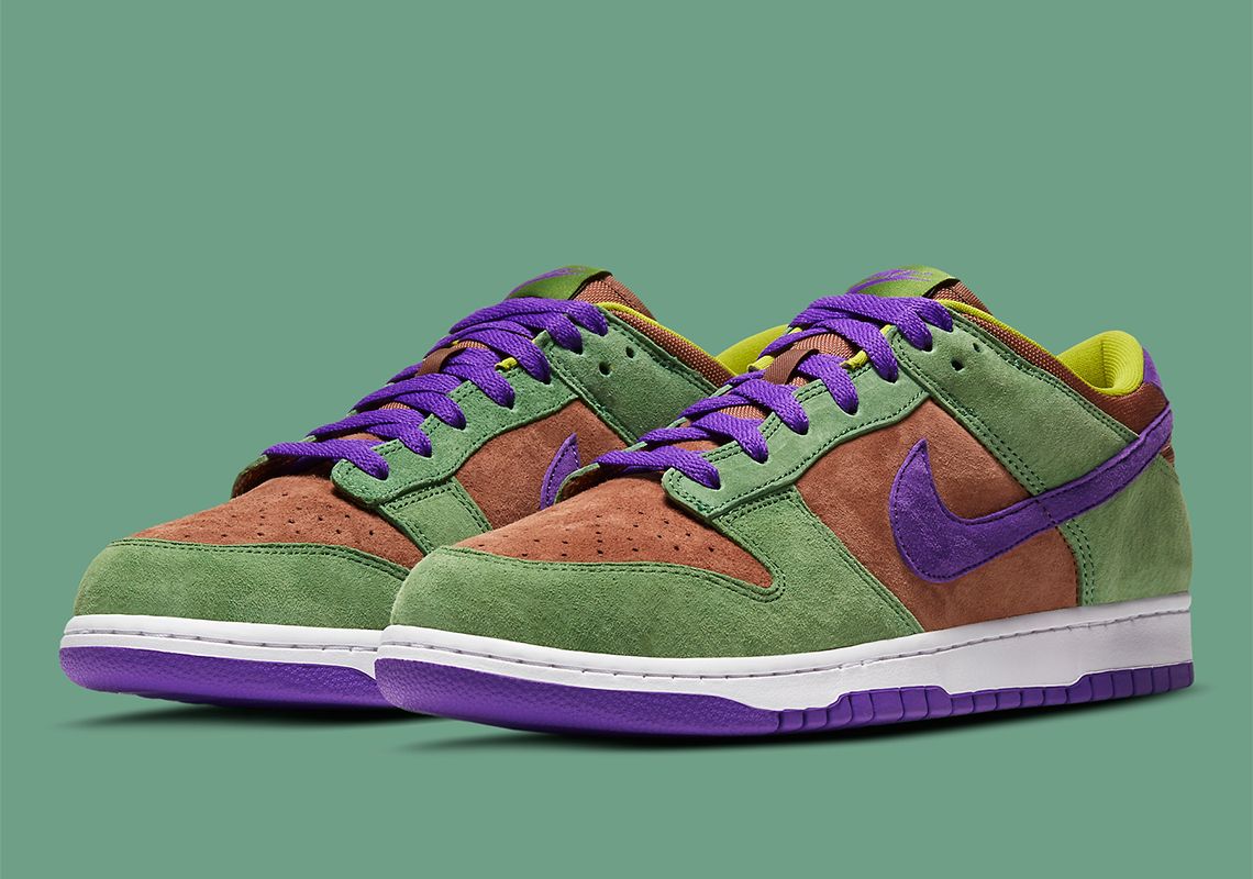 SneakerNews's tweet photo. Releasing 11/10! One of the best Dunk releases of the year? https://t.co/kTq8NQNKJV https://t.co/Dk2JF72oDp