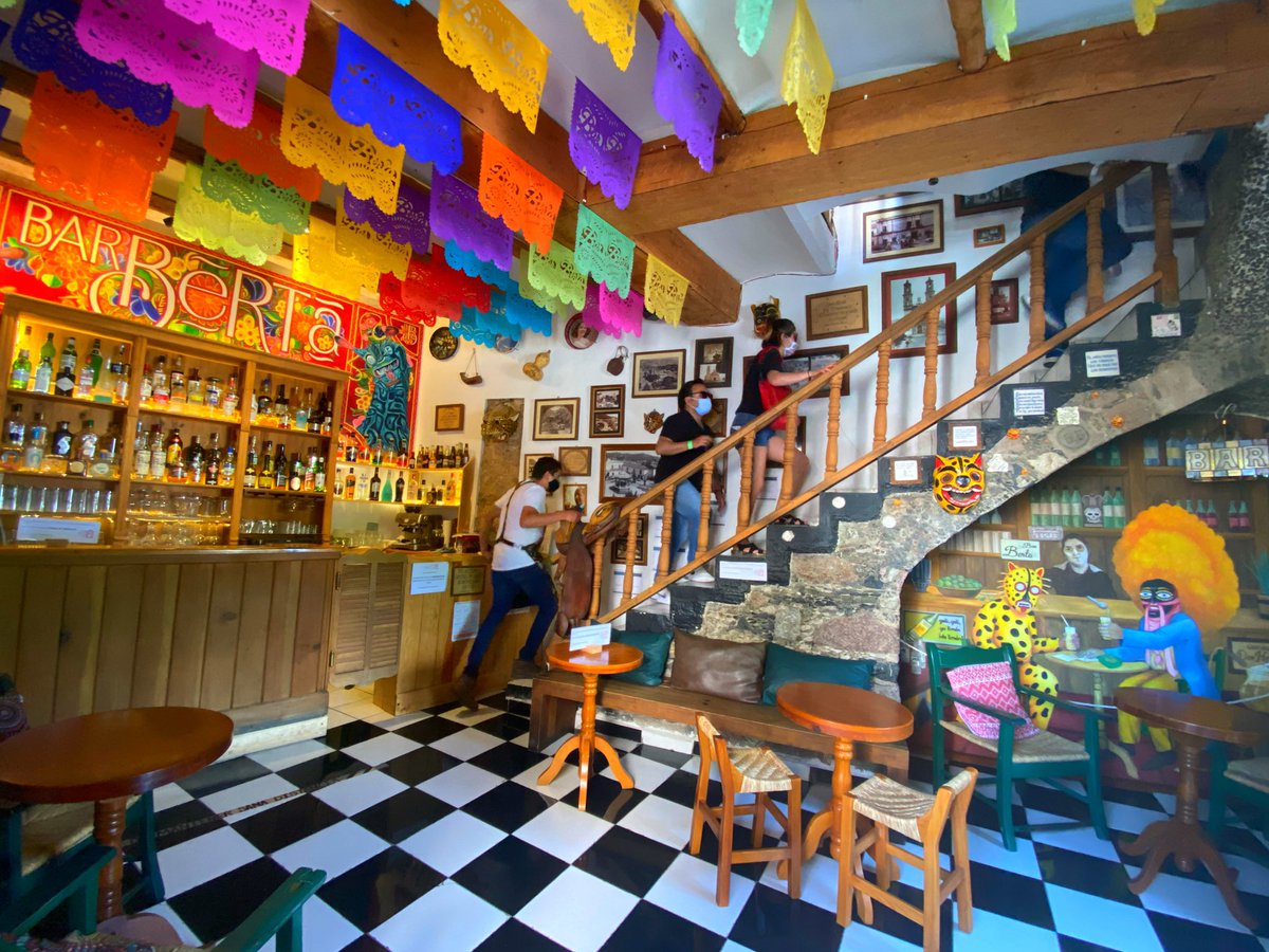 barberta_taxco's tweet photo. #BarBerta es color, tradición, historia y cultura. Por eso no hay mejor forma de pasar un #domingofamiliar, ¡que aquí!, disfrutando de la maravillosa vista, de un ambiente familiar y de las inigualables Bertas 🤤🤩 ¡l@s esperamos amig@s! #taxco #guerrero #mexico #mx #visittaxco https://t.co/oCywivChKI