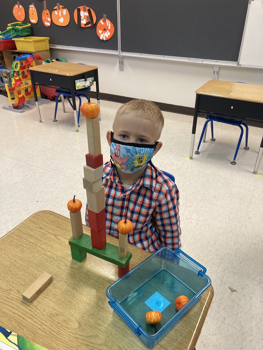 NHPreK's tweet photo. Five Little Pumpkins and exploring sink and float with pumpkins. https://t.co/uIxvBFK1pG