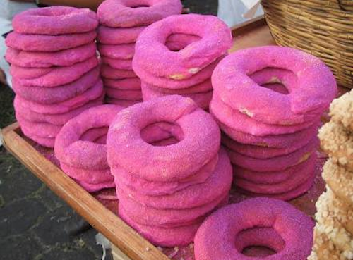 En Puebla se pueden comer los "Golletes", roscas adornadas con colores.