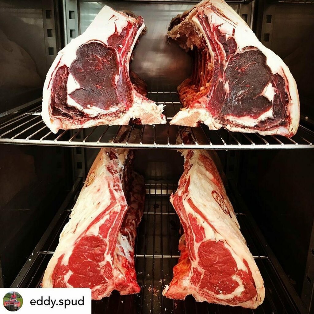 ratales's tweet photo. Posted @withregram โข @eddy.spud 2 week matured vs 2 day matured Angus x Hereford sirloins @amy.stephenson.1 @tomstephenson59 #localbutcher #seasonalmeat #sustainblefarming #aberdeenangusbull #herefordcow #familyfarming #familybutchers #tendersteak Amโฆ https://t.co/jIR8RLoP7w https://t.co/4yEVKKunJI