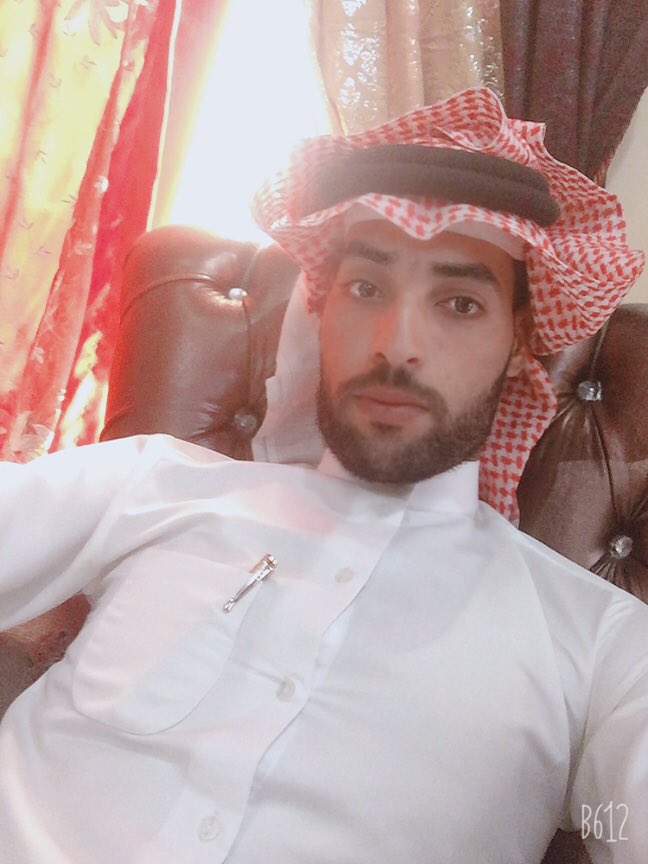 rr12sy's tweet photo. إنه ذاك الباع روحه ومشتريك!
وانه ذاك العاذرك يالكلشي بيك
ومن عفتني بشدتي وانده وراك
جنت ارد بالعاذل اليعذلي بيك
هسه جاي تكلي سامح
يالي بيه هواي جارح
لاعرفت انساك مره ولا عرفت ادعي عليك
#حسن_الزيدي https://t.co/0d7bkMUvcN