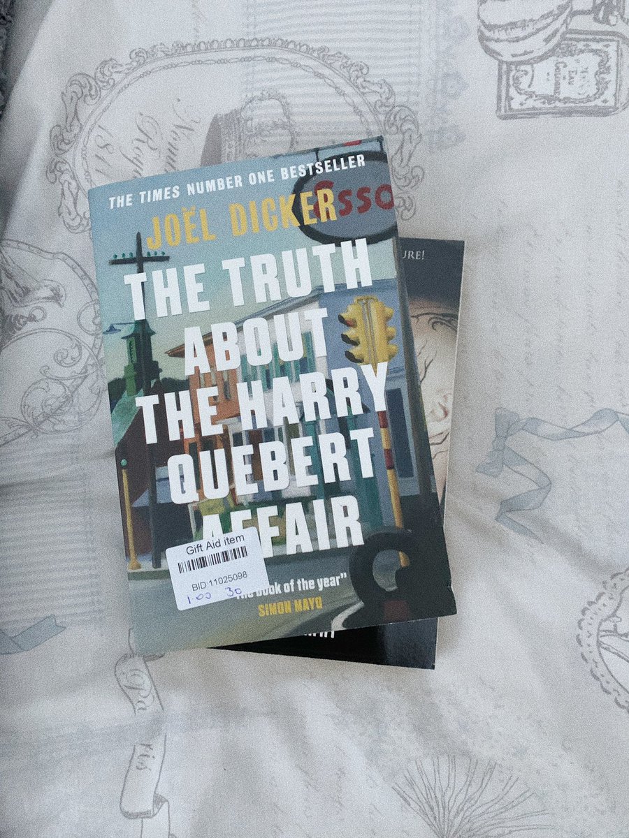 sunsetcuvres's tweet photo. picked up this little gem in my local charity shop today for £1!!!! i also found beastly (which i haven’t watched for YEARS) and i can’t wait to read both of them https://t.co/0iok4S9TDF