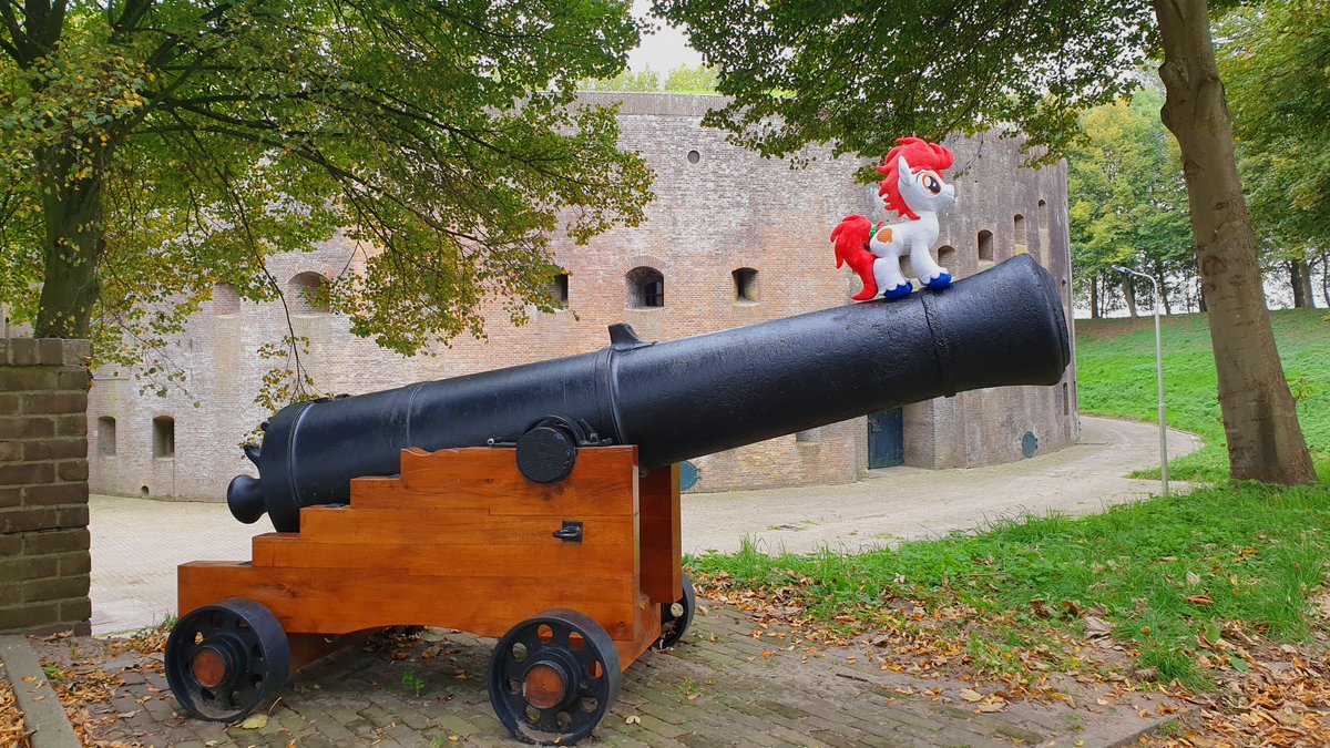 Waffles. Canon.
#mlp #ponyconholland #pch #mylittlepony #brony ponyconholland.com