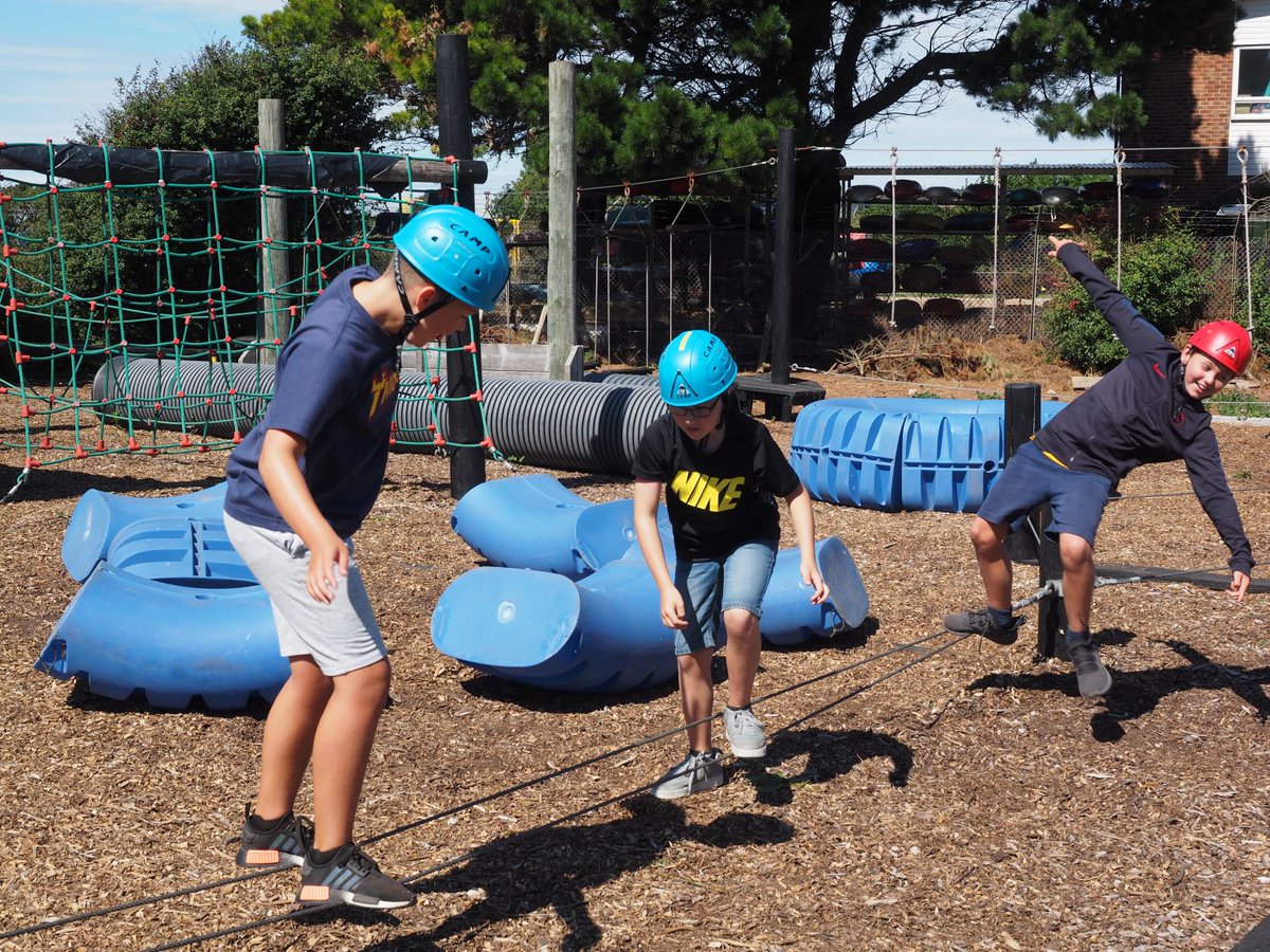 Kids driving you mad already and half term hasn't even started?? Get them out enjoying some adventurous activities at the Adur Centre. Climbing, paddling, team games and more! Book here: adur.cinolla.com/adur/courses/c…