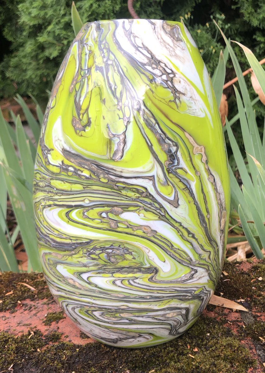 kanyofuse's tweet photo. I love spring green.  Reactive combed vase. https://t.co/2f6NAw1pSv