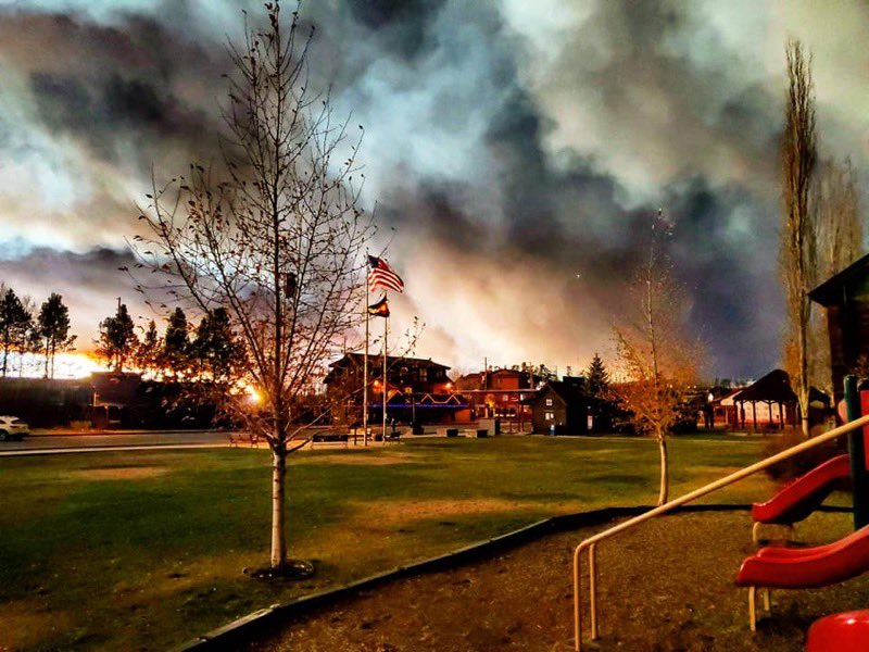 Broncosdynasty2's tweet photo. @nchute Someone who didn’t evacuate took these. https://t.co/d8IB3XSWHK